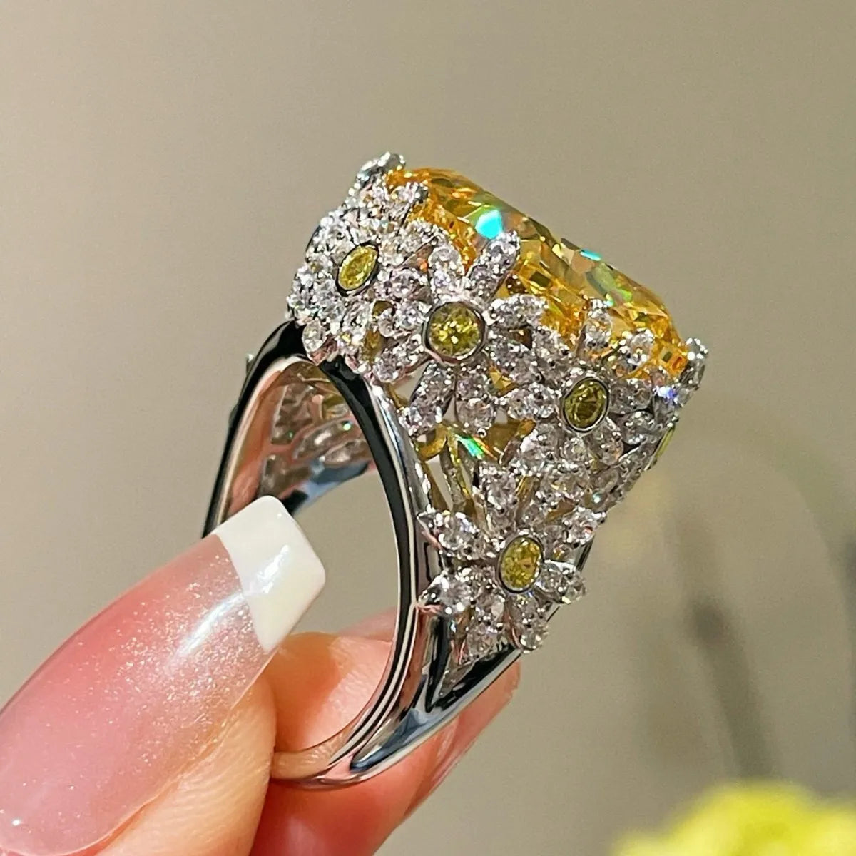 BELLUX 925 Silver Gold-Plated Ring High Carbon Diamond Radiant Ice Cut High Table Small Daisy Cocktail Ring