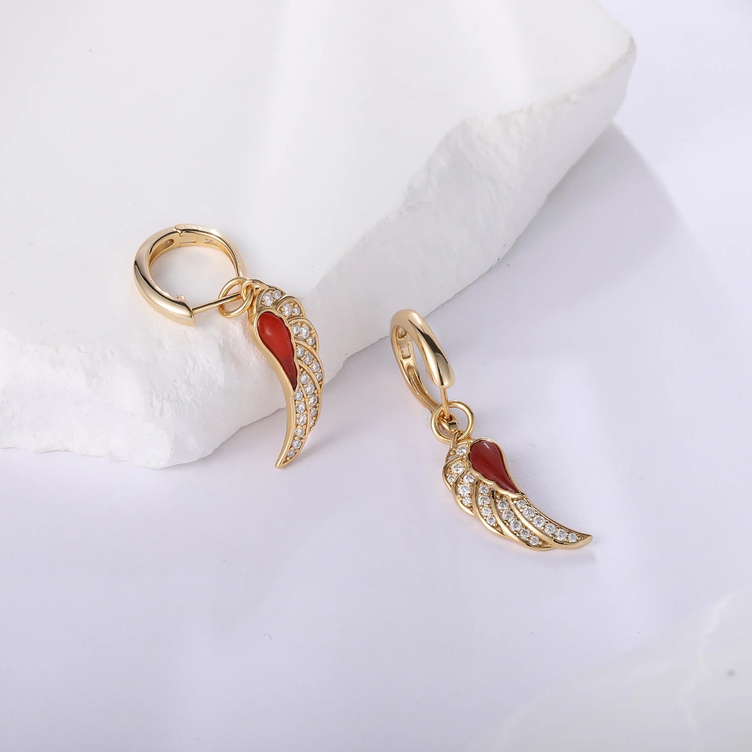 Red Agate Pendent Hoop Earrings for Women Bohemia Sparkling Moissanite Angel Wing Design Hoops Fine Jewelry 18K Gold Plated